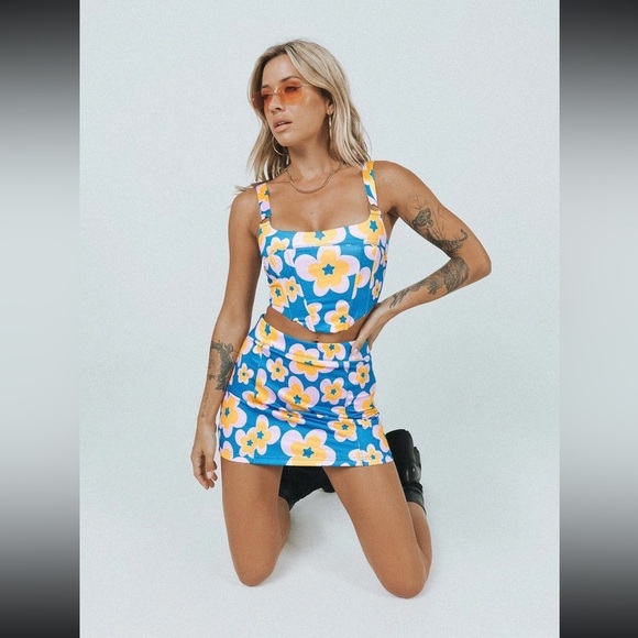 Princess Polly Dresses & Skirts - NWT PRINCESS POLLY- SIZE 12 Orange and blue floral mini skirt